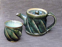 faceted pot in blue glazeEfaceted tea cup in blue glaze